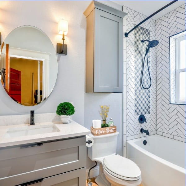 how to decorate very small bathroom